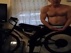 mike muters to kowboj mike w e-rower postawa cam 2