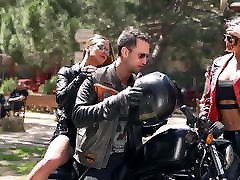 Anna Polina se prends 2 grosses bite
