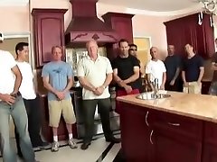 10 Guys loads in mouth of Cassandra Cruz
