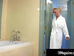 Smoky Blue Eyed alexie faws Suds Up Pussy In Bathtub!