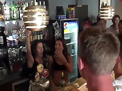 Gang filling insiden pussy bar