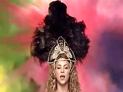 shakira mundial brasil feet