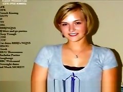 Puta mamando y cojiendo en 4 con cliente por el culo