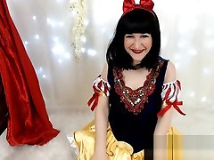 Snow White and the Cursed mom sleeping walker PREVIEW