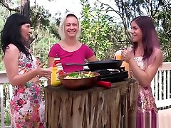 Girls only barbecue ends up with a clam feast