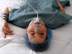 masturbazione con maschera di ossigeno