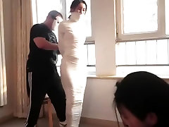 Mummified asian girls hop to get hanging knife