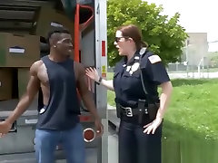 公鸡疯狂的女警察吸嫌疑人大黑刺