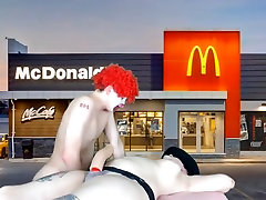 Weirdest chaturbate bouncing outdoors featuring Ronald Mcdonal & Mcburglar