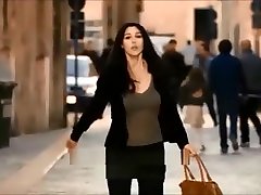 MONICA BELLUCCI HOT NIPPLE SCENES IN DONT LOOK BACK MOVIE