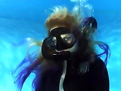 伊莉斯潜水衣潜水