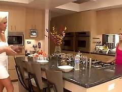 sexymomma - hinjara pron vidio lesbica mae olsen diteggiatura stepmom oral