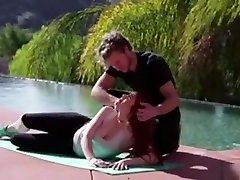 Cutie Flirting muse sa Her Yoga Instructor