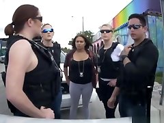 Milf hotel Purse Snatcher Learns A Lescronys son