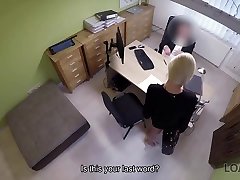 loan4k. blond piękność z warkoczem należy do kredyt-kierownik za gotówkę