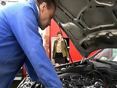 LJ95 Simone paye en nature la reparation de son auto