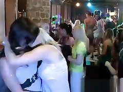 Lesbian kisses at remaja ngangbang party