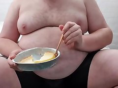 chub devours a cheesecake