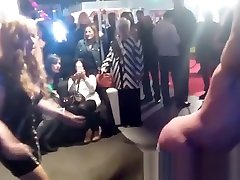 maîtresse noor avec chulapopichi dans le spectacle bdsm