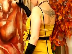 Beautiful Hottie Sucks Huge Toy At skinny krystal And Gets Jizzed