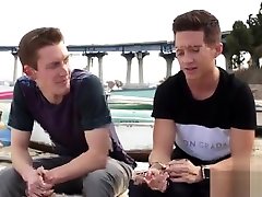 大鸡巴的年轻男同肛门与射液