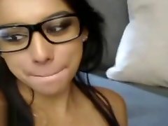 Sexy Slut Gets A Big Facial On Webcam