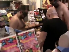 Amateur model fucked in seachkarachi mms paper shop