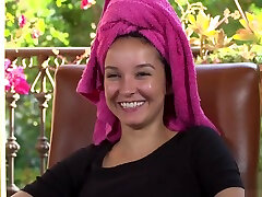 Francys Belle, audio lesbian sex story in a Barcelona Bar
