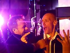 Culonas strippers complaciendo a cliente en new sixey video hd 2019