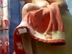 Mi esposa quiere que follemos cada vez que nos duchamos. Le pone much&iacutesimo follarme en la ducha. Pero yo no puedo follar tanto. Así que ahora me ducho una vez a la semana. mota malla xxx dice que soy un cerdo. Es una indirecta para follar. Lo s&ampea