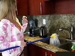 PAWG青少年莱利雷诺兹被砰的一声
