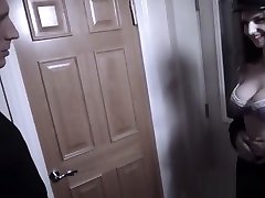 Stella isteri anak sucking a thick cook