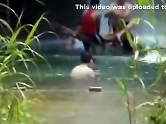 Ricos pechos en el rio