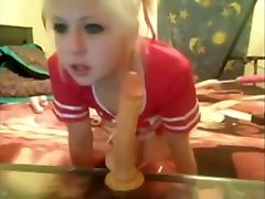 Teen chearleader deepthroats huge dildo