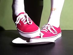 Pink Vans crush chewing gum