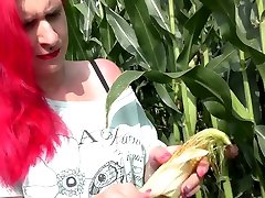 Girlfriend gets fucked in the fields
