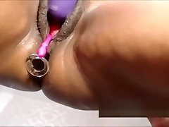 горячая эбони мастурбирует и брызгает