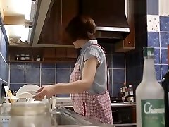Con re nhin len me vo co than hinh nong bong thu dam