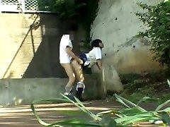 il tesoro asiatico e il suo ragazzo che fanno sesso sui gradini fuori