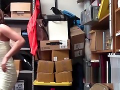 Perfect ass teen offering her pussy for a good battering