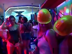 gwiazdy porno biorą kutasy na imprezie firmy budowlanej