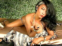 Ms Sinclair Tight Fit 12