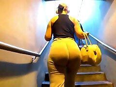 Insane Jiggly Pawg Wobble! Bubble Butt Cheeks Clapping