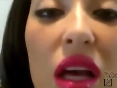 Lipstick Fetish Mistress