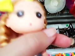 In a shop I past tameu a doll and then at home I can not wait to masturbate