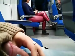 Elle suce dans le train