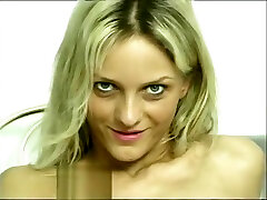 Her first time on cam - Julia Reaves
