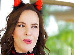 Dana DeArmond Khloe Kapri In Trick or Treat