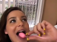 Honey brunette Natasha Nice makes small porn eli atriz porno blowjob
