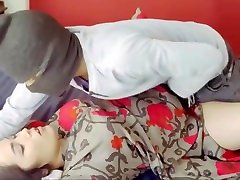 不要尖叫！ 陌生人大致性交一个家庭主妇与大胸部，而她的丈夫不在家